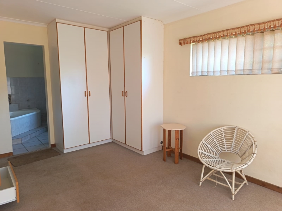 To Let 2 Bedroom Property for Rent in Wavecrest Eastern Cape